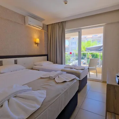 Moni Hotel *